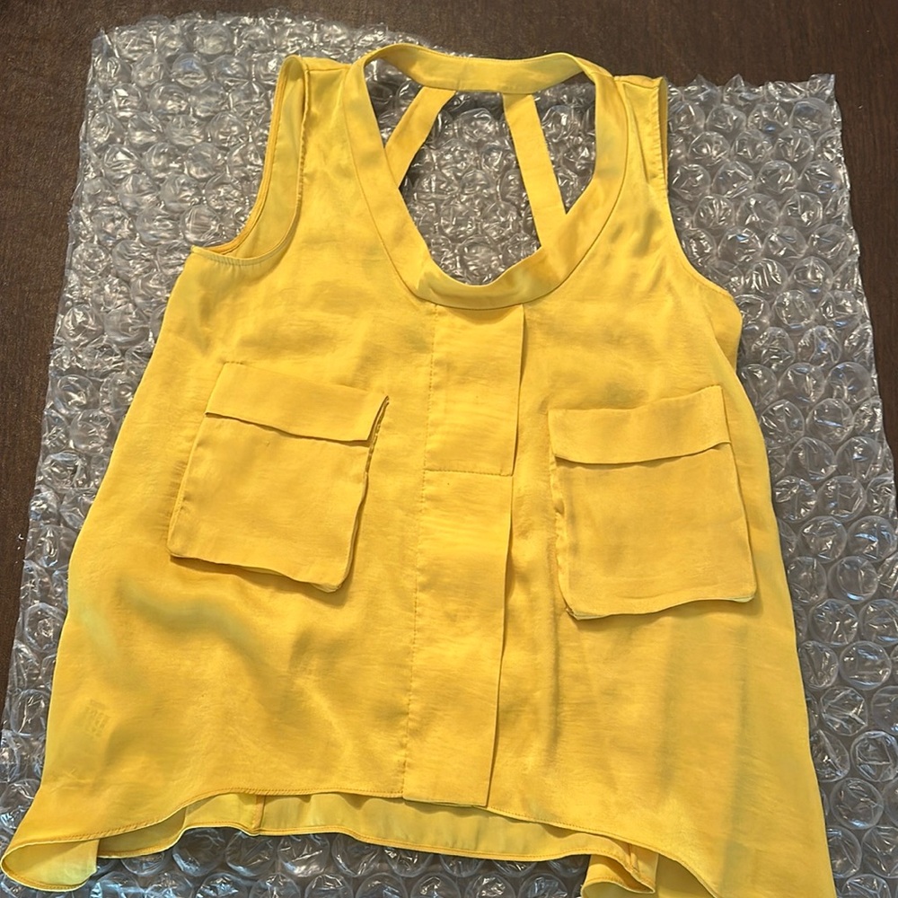 BCBGMAXAZRIA top